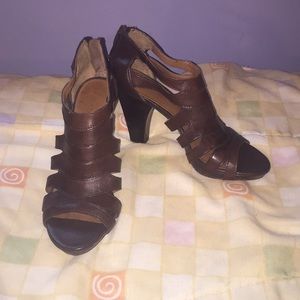 Brown dress shoes